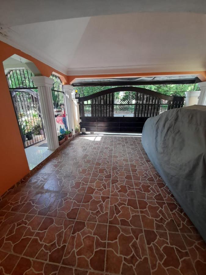 Hermosa casa urbanización Jardines del Norte Santiago De Los Caballeros Exterior foto