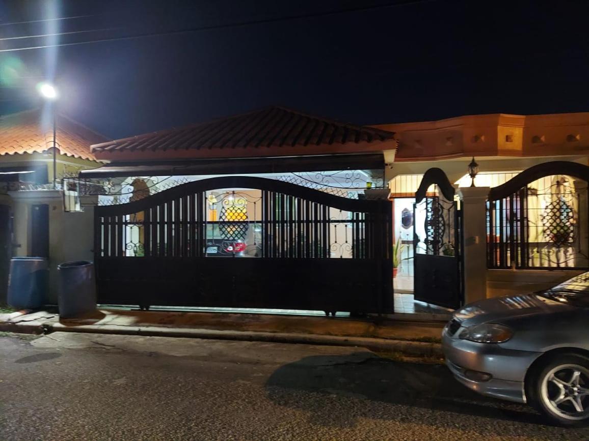 Hermosa casa urbanización Jardines del Norte Santiago De Los Caballeros Exterior foto