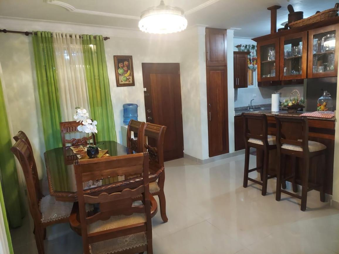 Hermosa casa urbanización Jardines del Norte Santiago De Los Caballeros Exterior foto